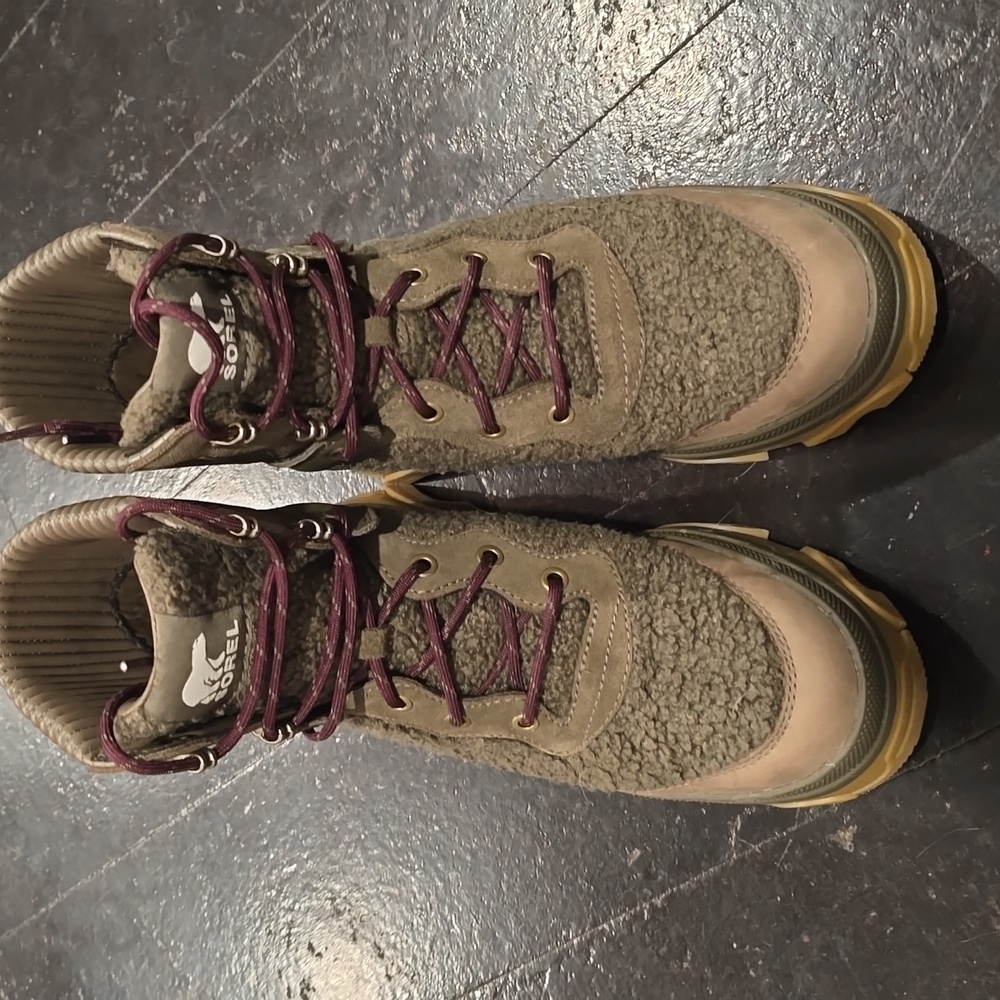 Sorel BREX Boot - Olive Green and Brown w/burgundy Laces (Faux Shearling) 😍 - Picture 2 of 6